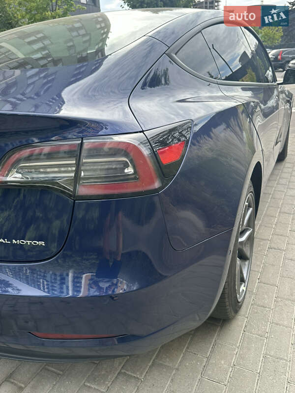 Седан Tesla Model 3 2022 в Киеве