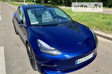 Седан Tesla Model 3 2019 в Киеве