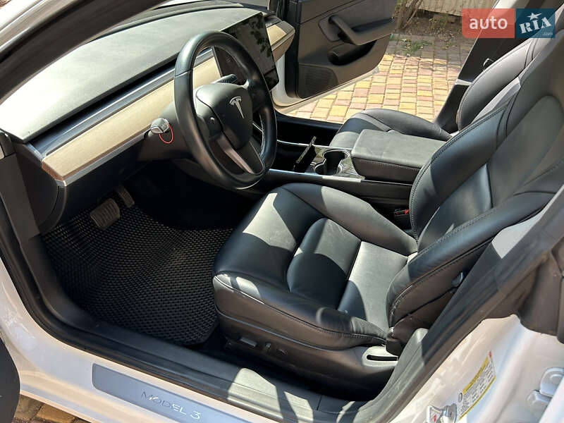 Седан Tesla Model 3 2018 в Кривом Роге