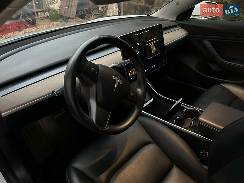 Седан Tesla Model 3 2018 в Кривом Роге