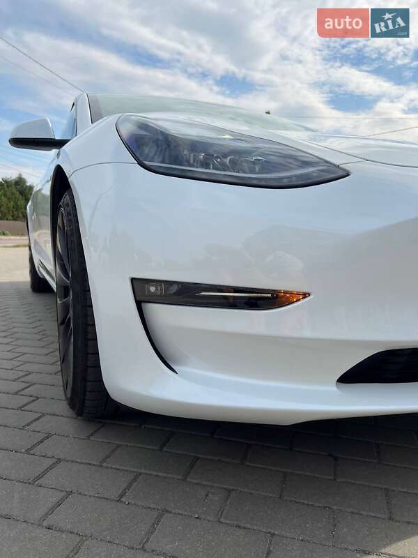 Седан Tesla Model 3 2023 в Житомире