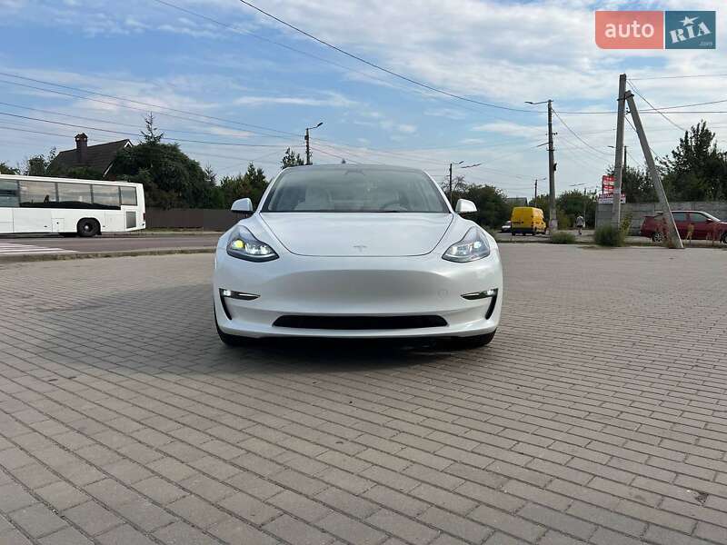 Седан Tesla Model 3 2023 в Житомирі