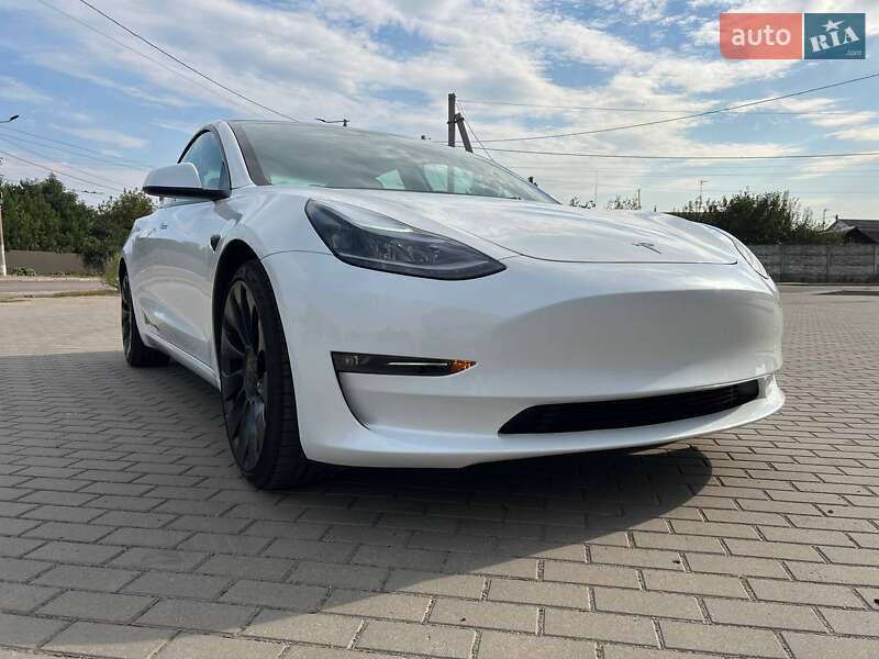 Седан Tesla Model 3 2023 в Житомире