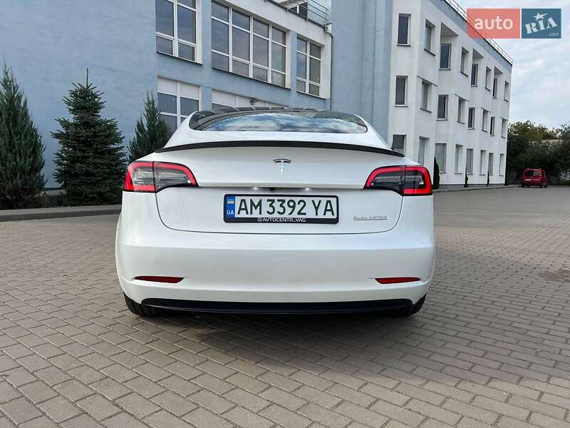 Седан Tesla Model 3 2023 в Житомире