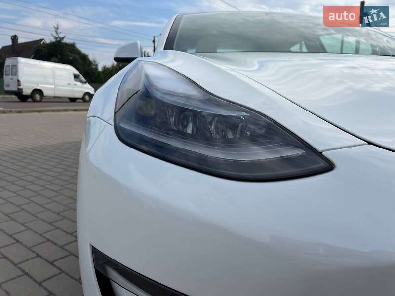 Седан Tesla Model 3 2023 в Житомире