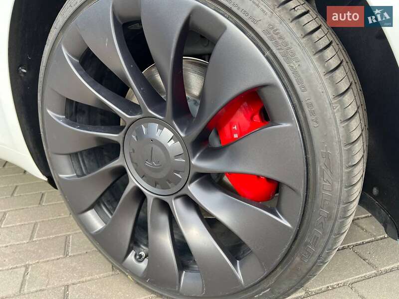 Седан Tesla Model 3 2023 в Житомире