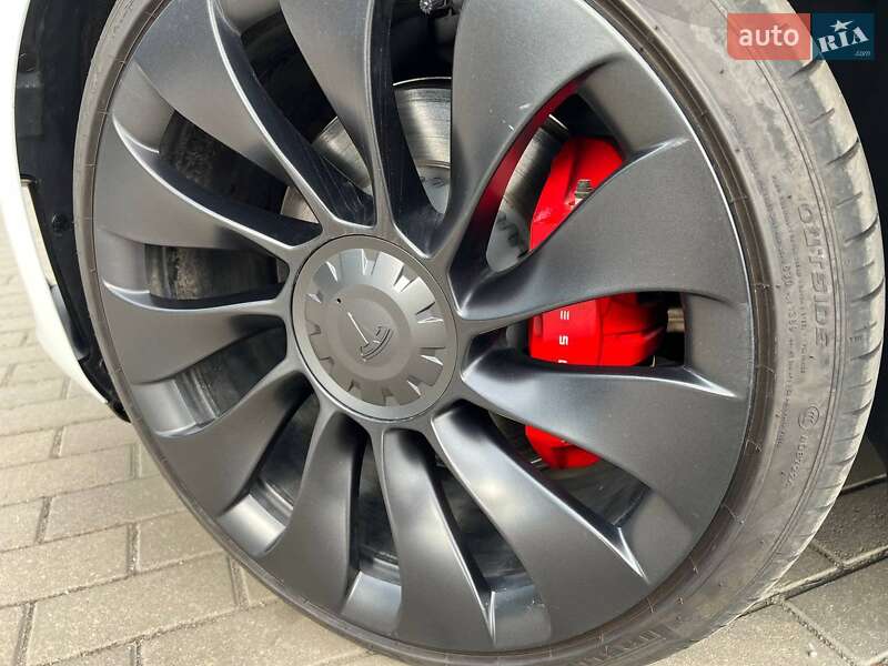 Седан Tesla Model 3 2023 в Житомире
