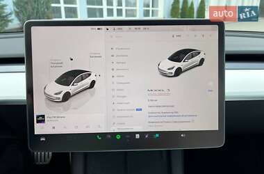 Седан Tesla Model 3 2023 в Житомире