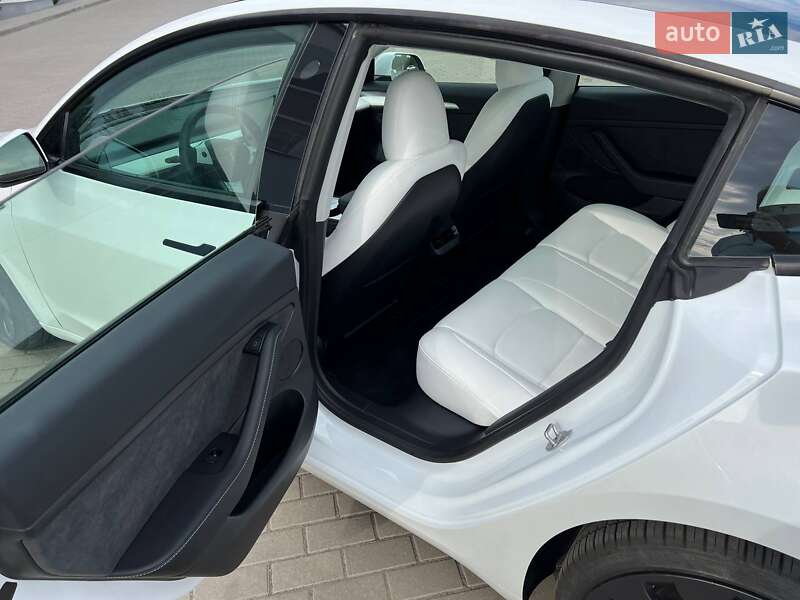 Седан Tesla Model 3 2023 в Житомире