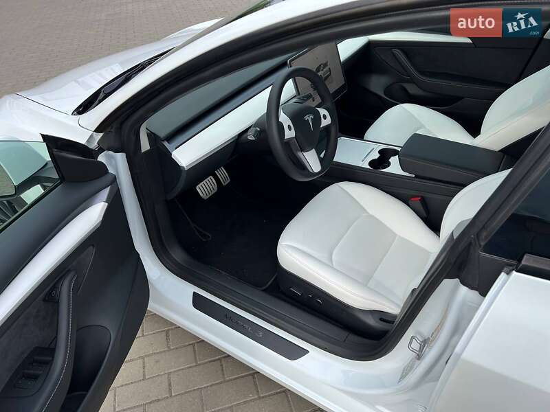 Седан Tesla Model 3 2023 в Житомирі