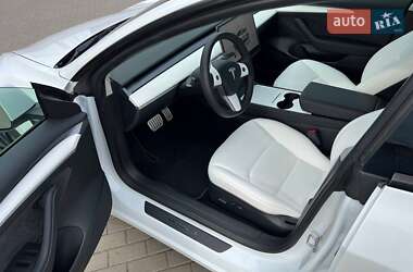 Седан Tesla Model 3 2023 в 