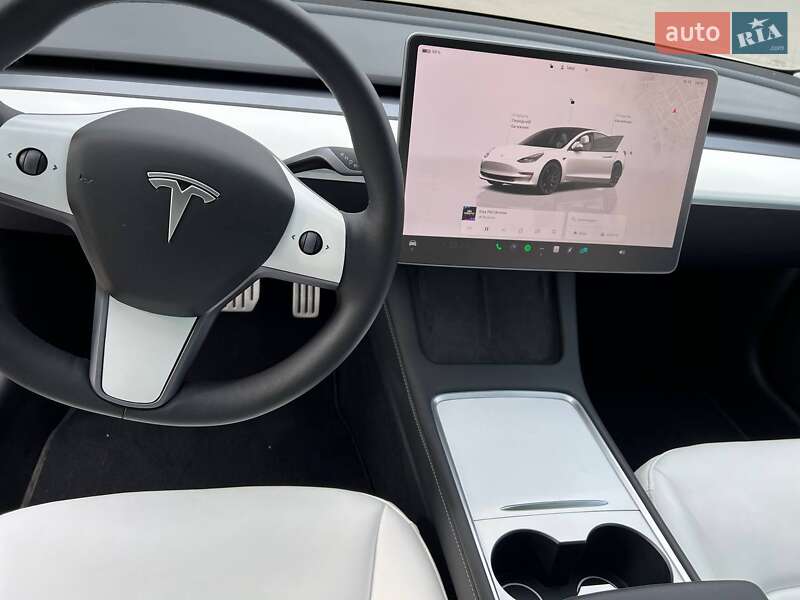 Седан Tesla Model 3 2023 в Житомире