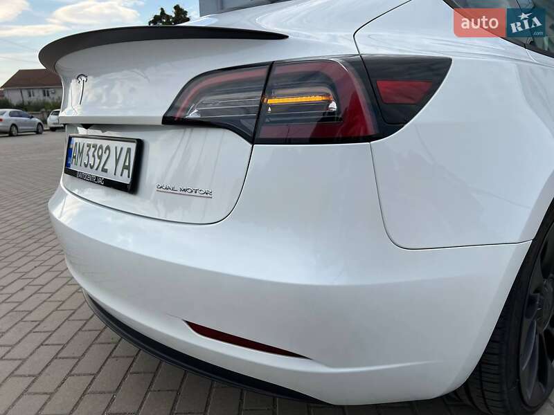 Седан Tesla Model 3 2023 в Житомире