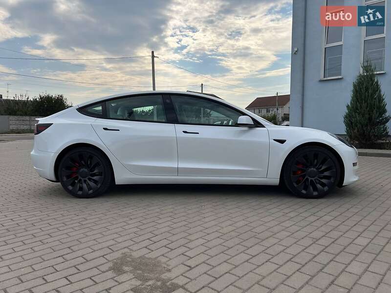 Седан Tesla Model 3 2023 в Житомире
