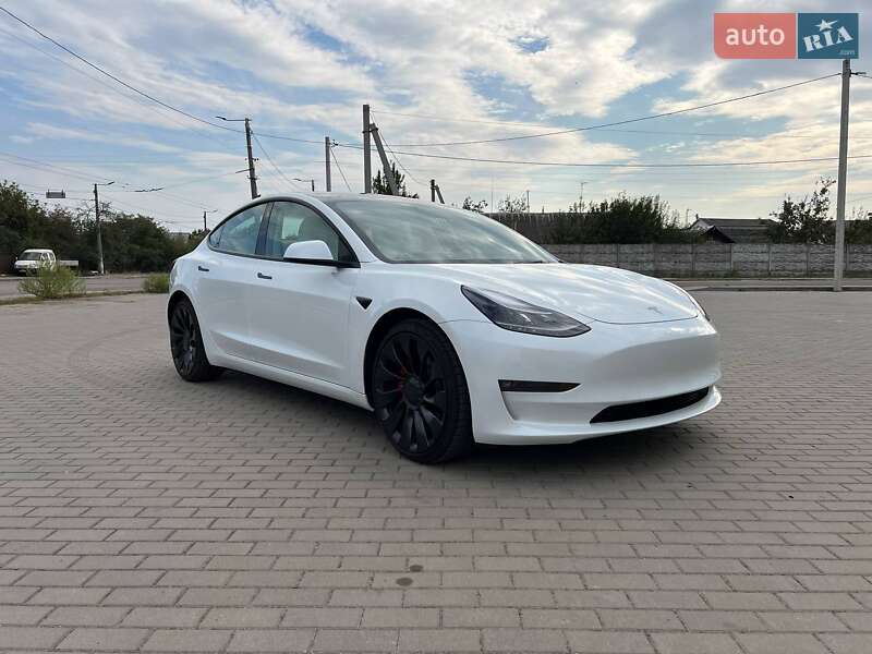 Седан Tesla Model 3 2023 в 