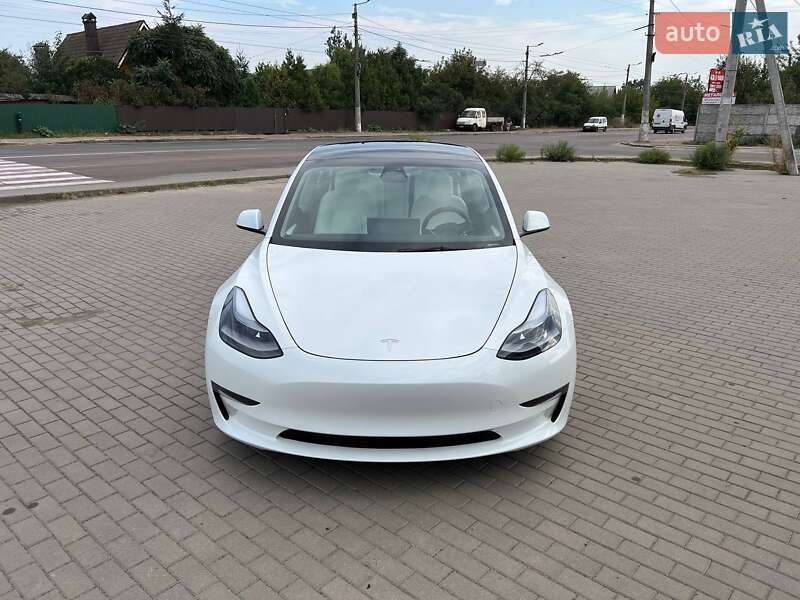 Седан Tesla Model 3 2023 в Житомире