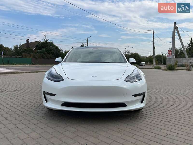 Седан Tesla Model 3 2023 в Житомире