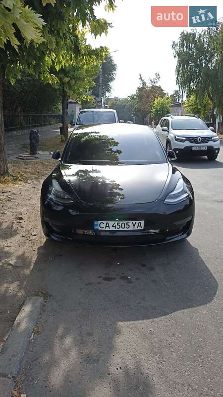 Седан Tesla Model 3 2018 в Умани