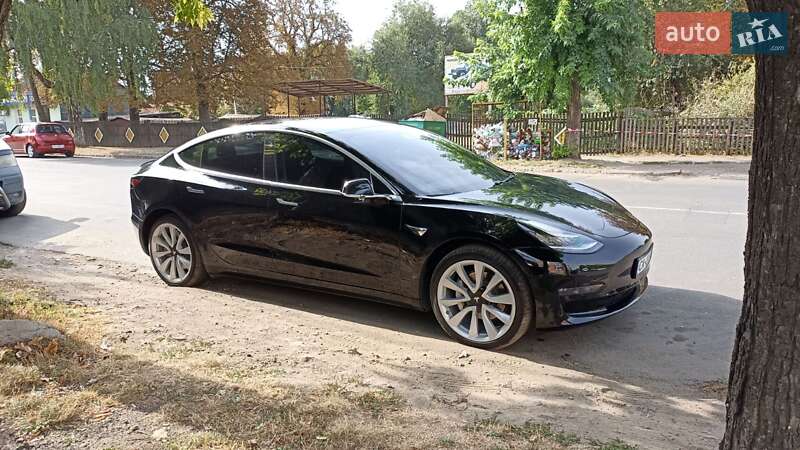 Седан Tesla Model 3 2018 в Умани