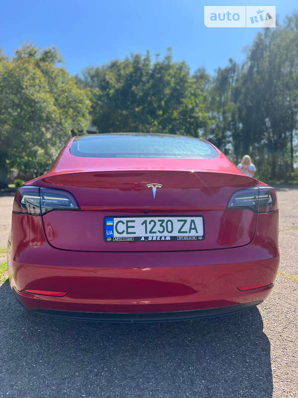 Седан Tesla Model 3 2022 в Черновцах