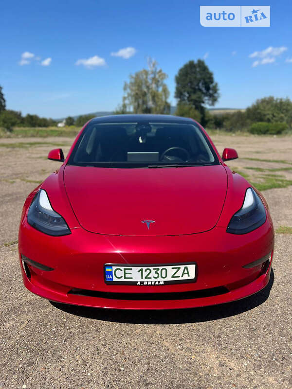 Седан Tesla Model 3 2022 в Черновцах