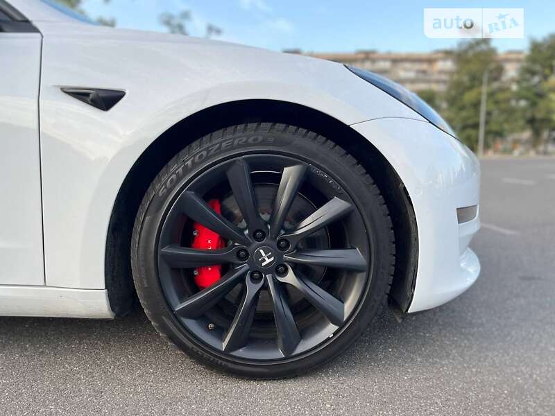 Внедорожник / Кроссовер Tesla Model 3 2020 в Киеве