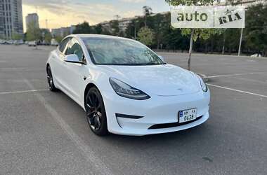 Внедорожник / Кроссовер Tesla Model 3 2020 в Киеве