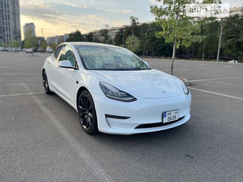 Внедорожник / Кроссовер Tesla Model 3 2020 в Киеве