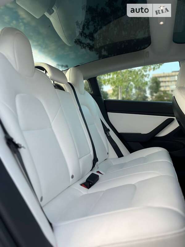 Внедорожник / Кроссовер Tesla Model 3 2020 в Киеве