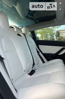 Внедорожник / Кроссовер Tesla Model 3 2020 в 