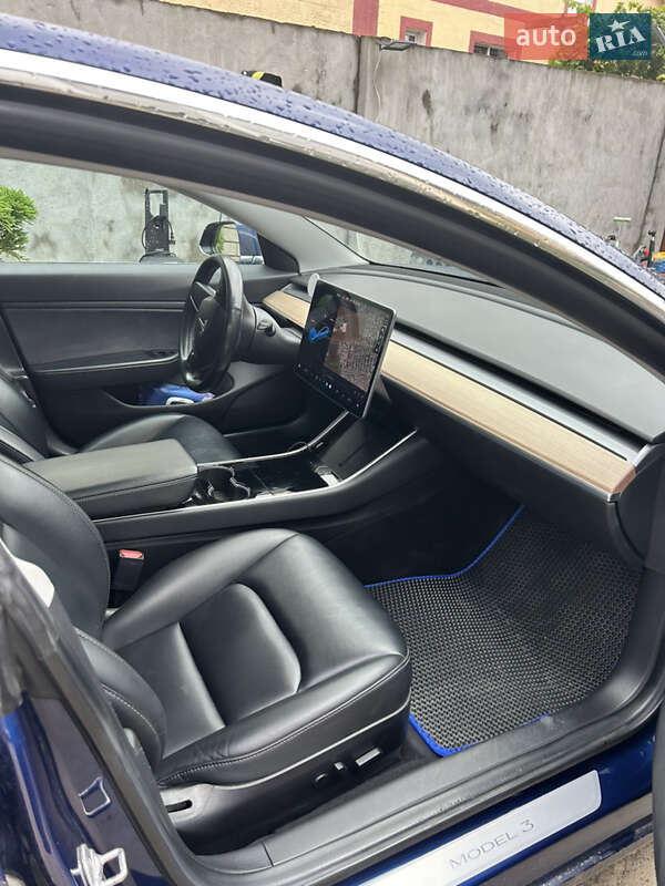 Седан Tesla Model 3 2018 в Одесі