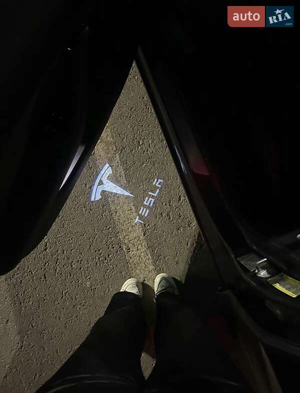 Седан Tesla Model 3 2019 в Львові фото 28 Седан Tesla Model 3 2019 в Львові