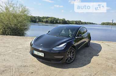 Седан Tesla Model 3 2019 в Киеве