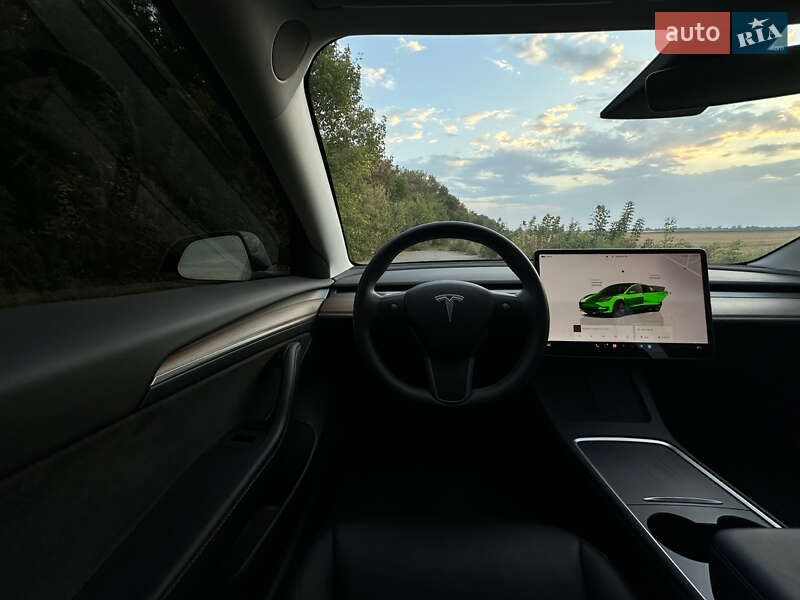 Седан Tesla Model 3 2022 в Киеве