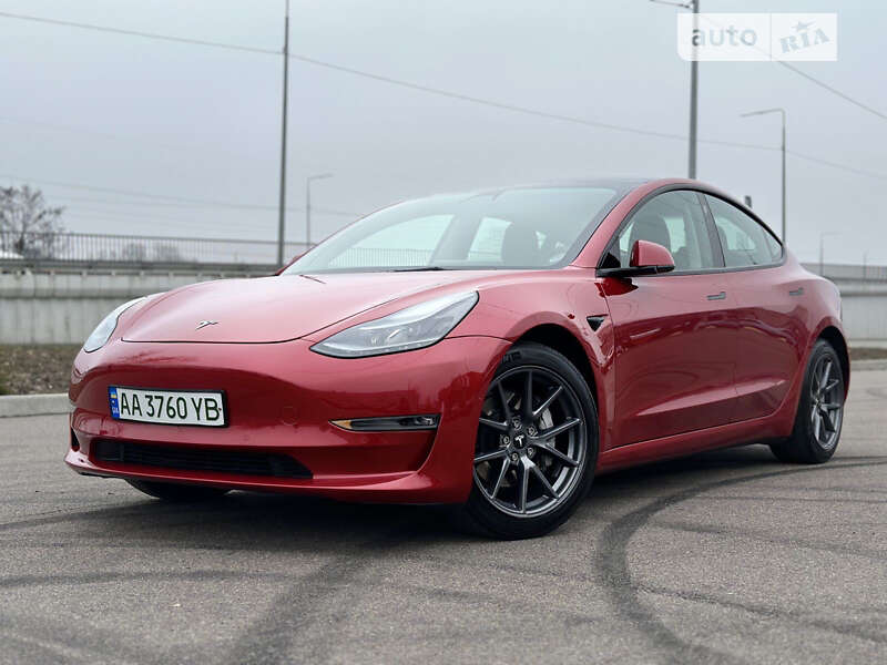 Седан Tesla Model 3 2022 в Киеве