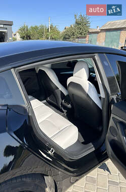 Седан Tesla Model 3 2021 в 