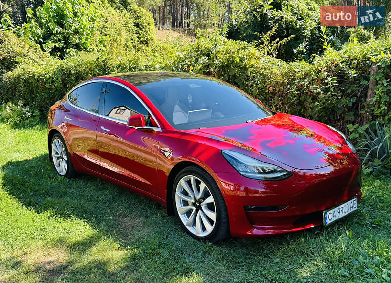 Седан Tesla Model 3 2018 в Черкасах