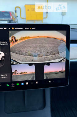 Седан Tesla Model 3 2023 в Ровно