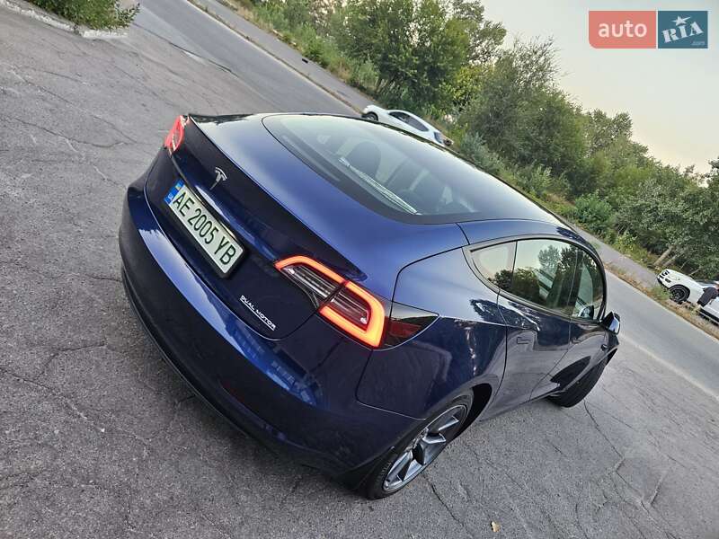 Седан Tesla Model 3 2022 в Днепре