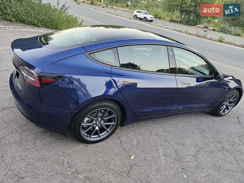 Седан Tesla Model 3 2022 в Днепре