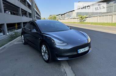 Седан Tesla Model 3 2019 в Львове