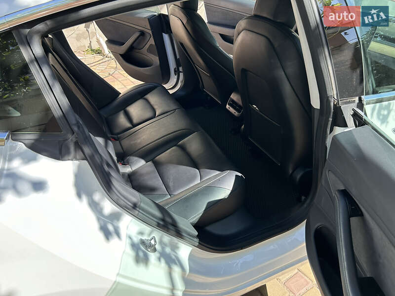 Седан Tesla Model 3 2018 в Кривому Розі