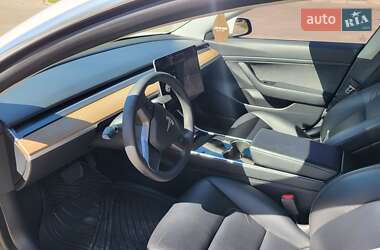 Седан Tesla Model 3 2020 в 