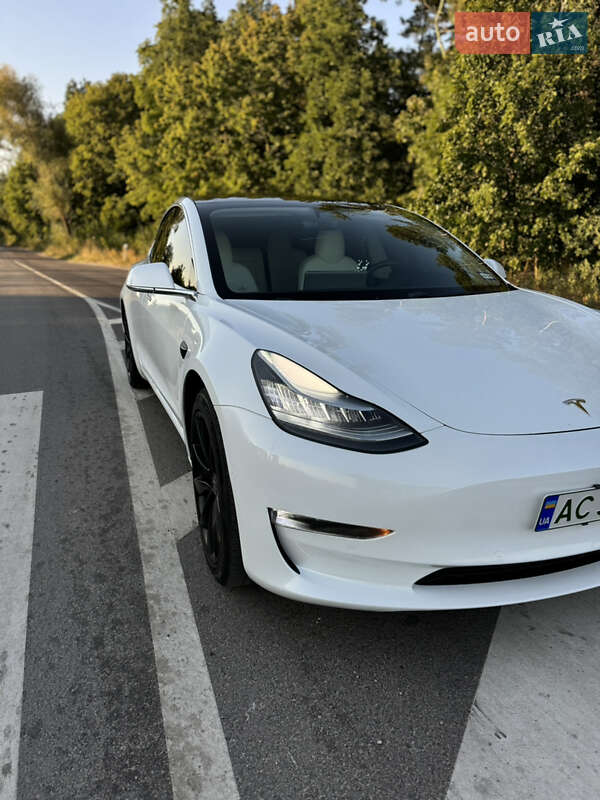 Седан Tesla Model 3 2019 в Володимирі