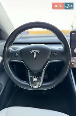 Седан Tesla Model 3 2019 в 