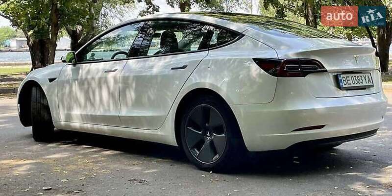 Седан Tesla Model 3 2022 в Киеве