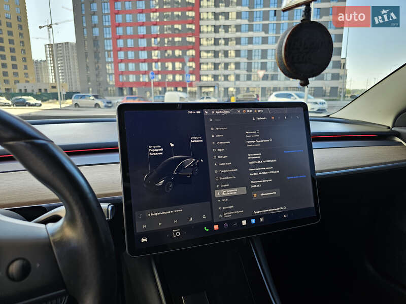 Седан Tesla Model 3 2019 в Киеве