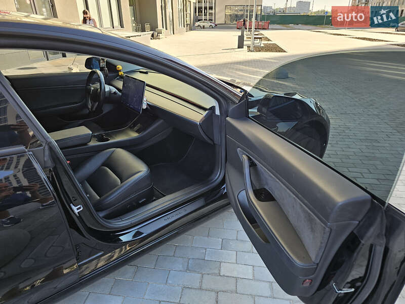 Седан Tesla Model 3 2019 в Киеве