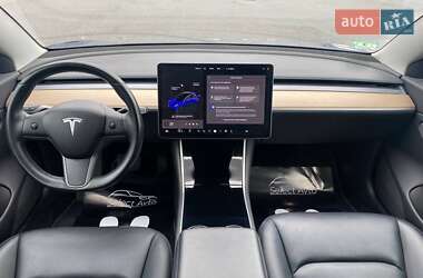 Седан Tesla Model 3 2018 в Львові
