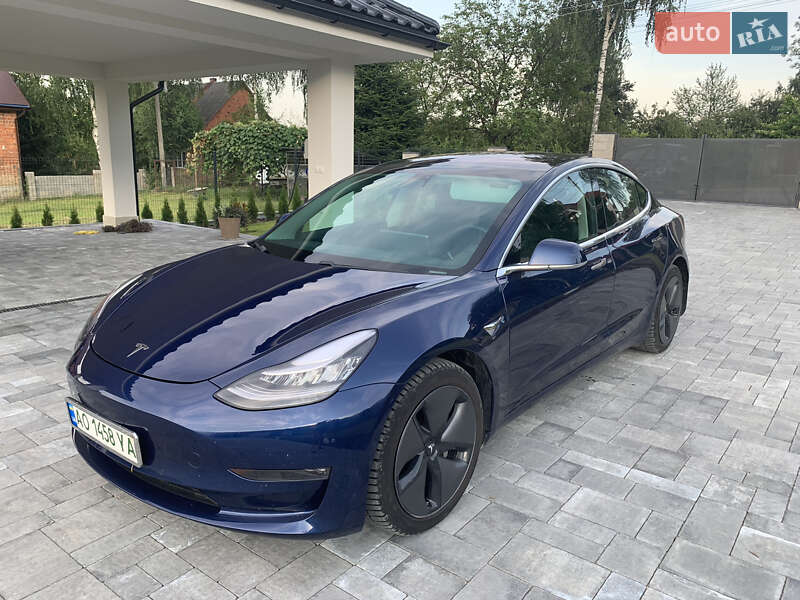 Седан Tesla Model 3 2018 в Хусті